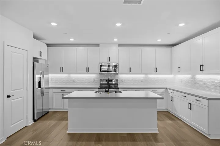 6137 Valentina Way 201, Eastvale, California 92880