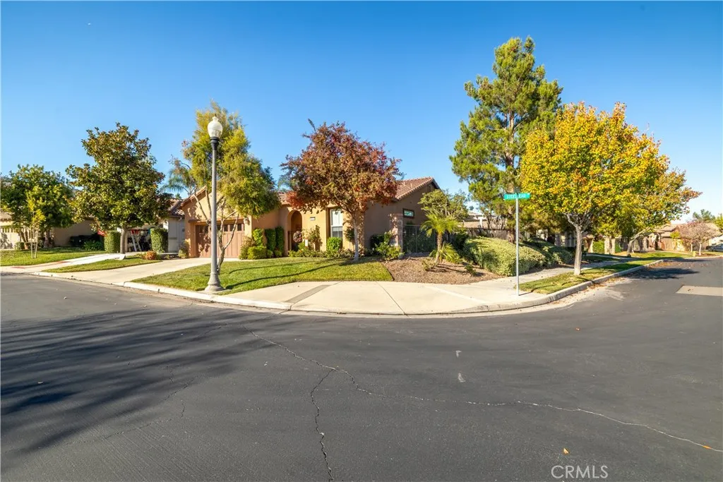 23976 Steelhead, Corona, California 92883 home-pic-2