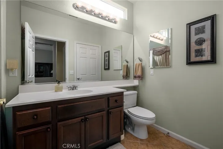 Secondary bathroom.