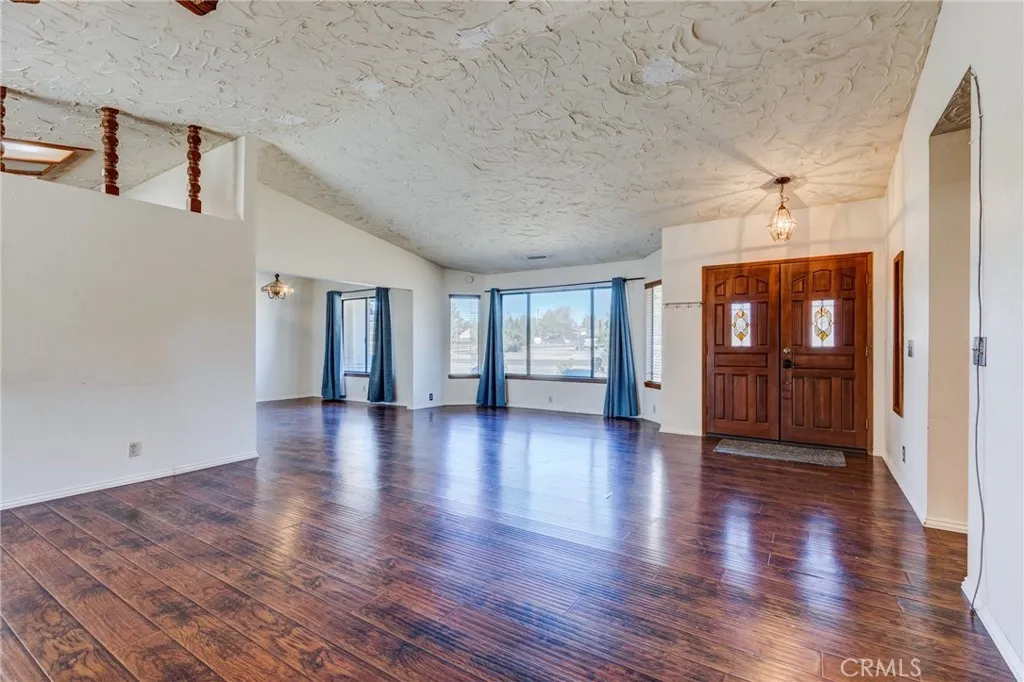 14076 Wawona Road, Apple Valley, California 92307 home-pic-8