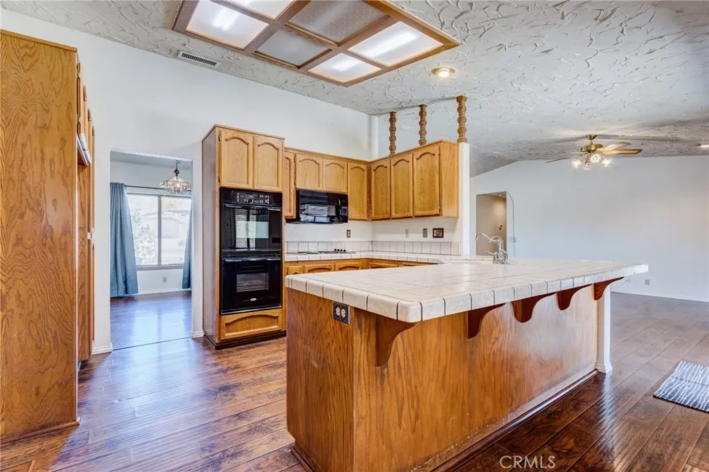 14076 Wawona Road, Apple Valley, California 92307 home-pic-12