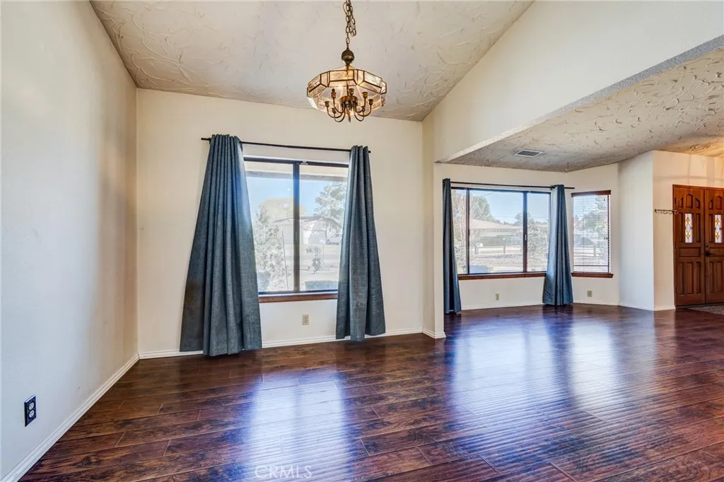 14076 Wawona Road, Apple Valley, California 92307 home-pic-15