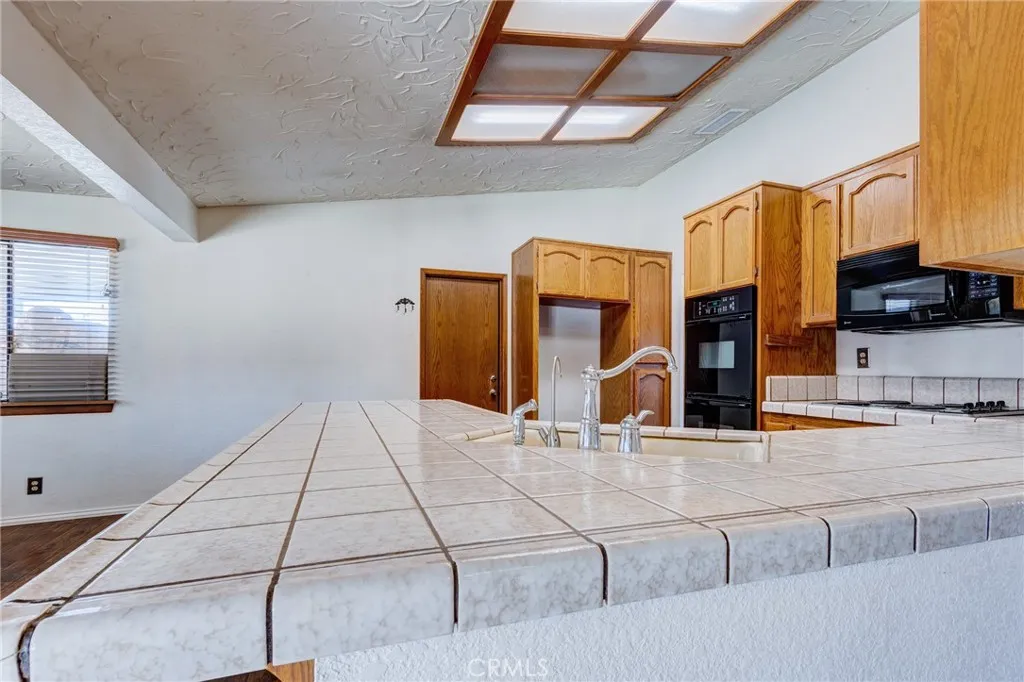 14076 Wawona Road, Apple Valley, California 92307 home-pic-11