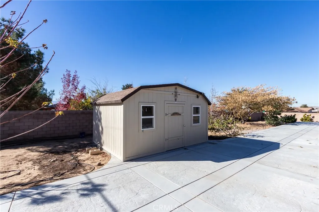 14076 Wawona Road, Apple Valley, California 92307 home-pic-33