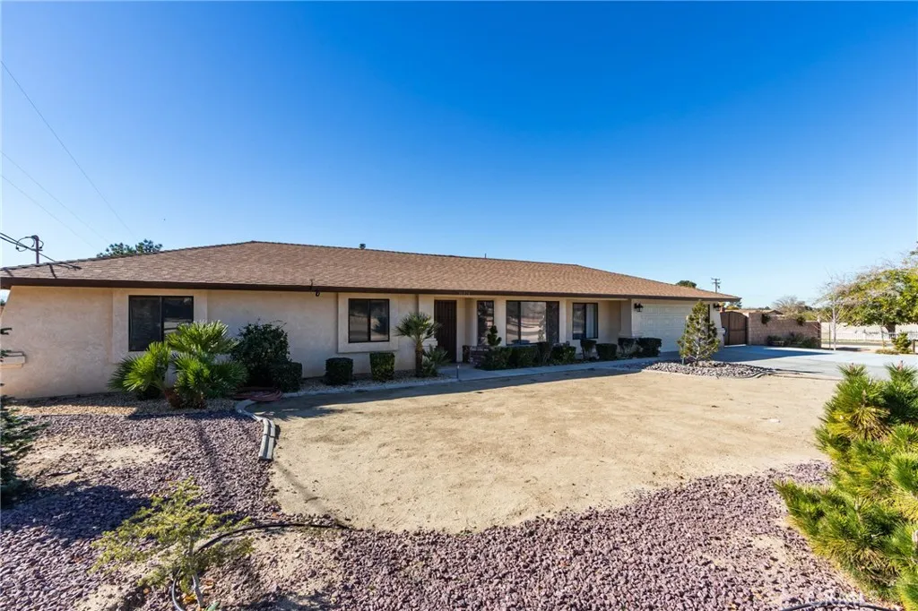 14076 Wawona Road, Apple Valley, California 92307 home-pic-4