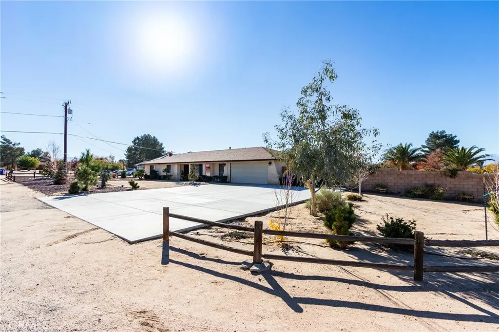 14076 Wawona Road, Apple Valley, California 92307 home-pic-2