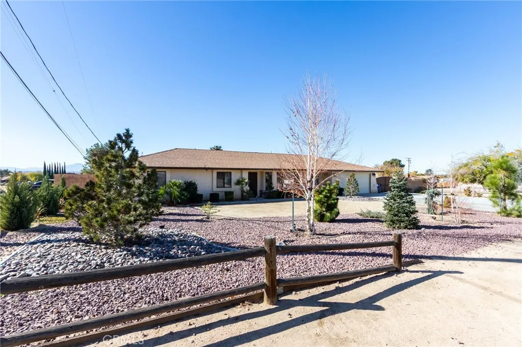 14076 Wawona Road, Apple Valley, California 92307 home-pic-1
