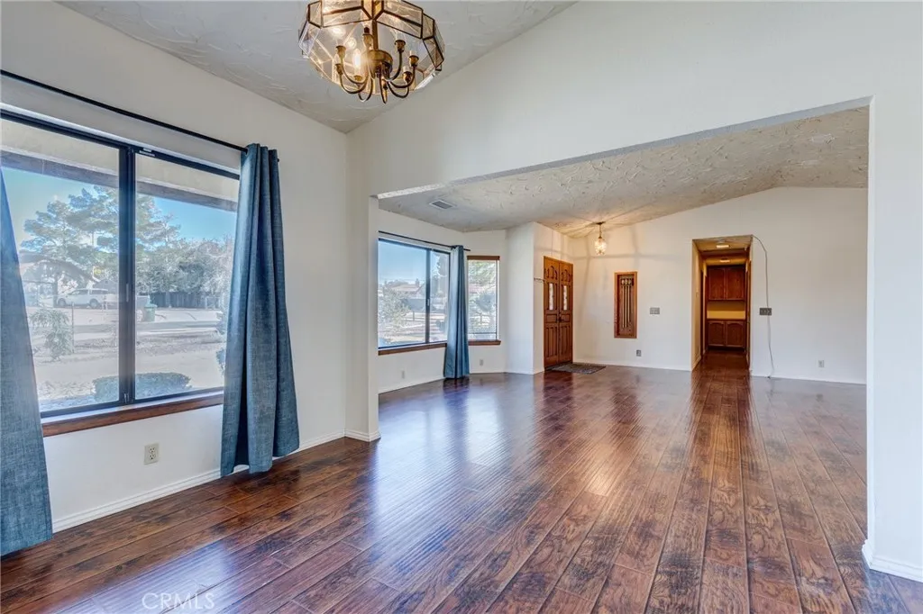 14076 Wawona Road, Apple Valley, California 92307 home-pic-17