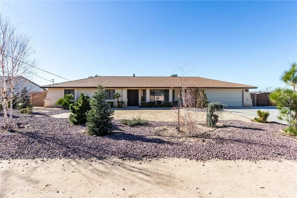 14076 Wawona Road, Apple Valley, California 92307 home-pic-0