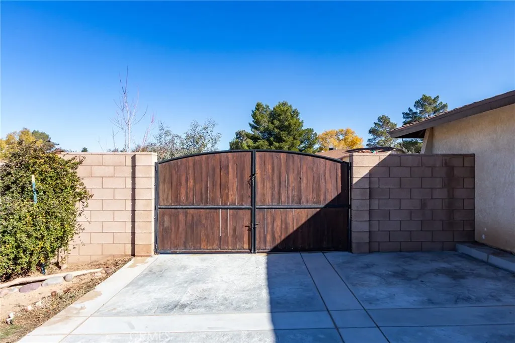 14076 Wawona Road, Apple Valley, California 92307 home-pic-37