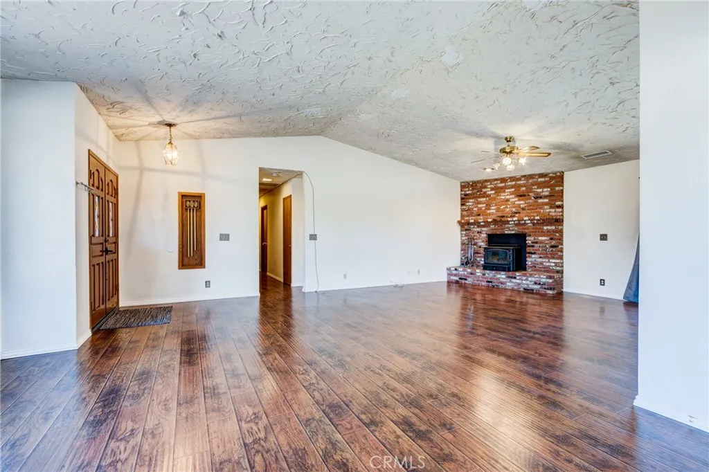 14076 Wawona Road, Apple Valley, California 92307 home-pic-18