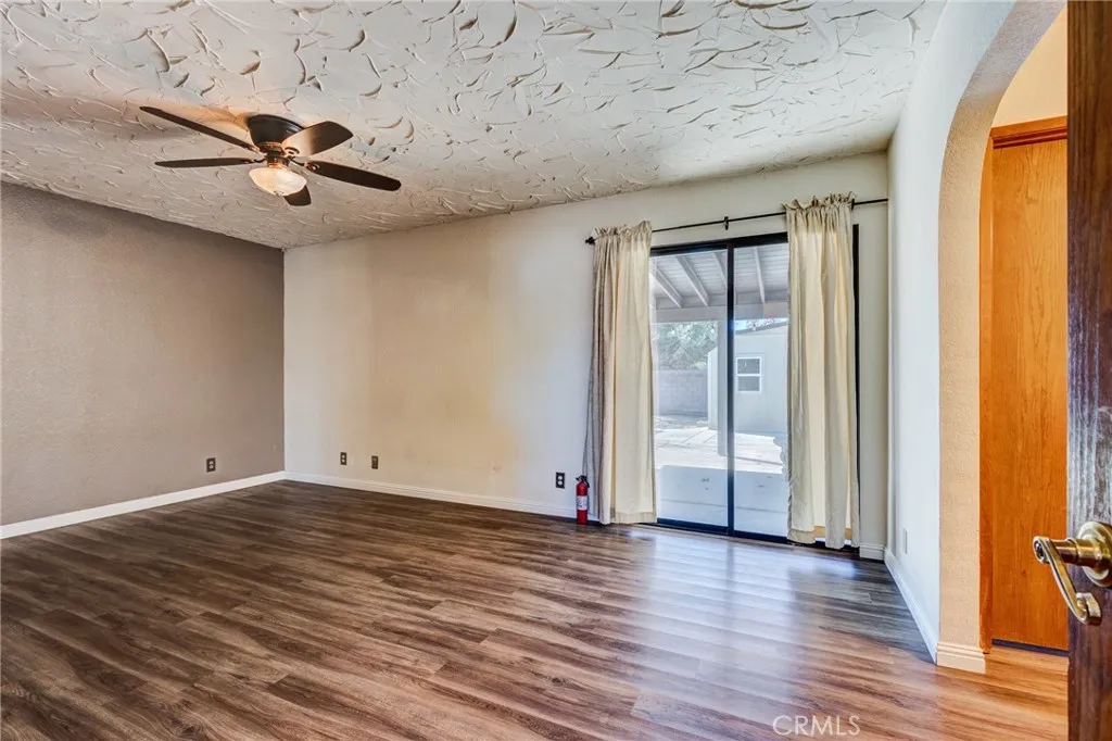 14076 Wawona Road, Apple Valley, California 92307 home-pic-20