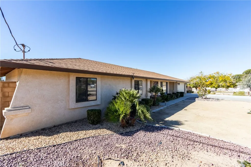 14076 Wawona Road, Apple Valley, California 92307 home-pic-5