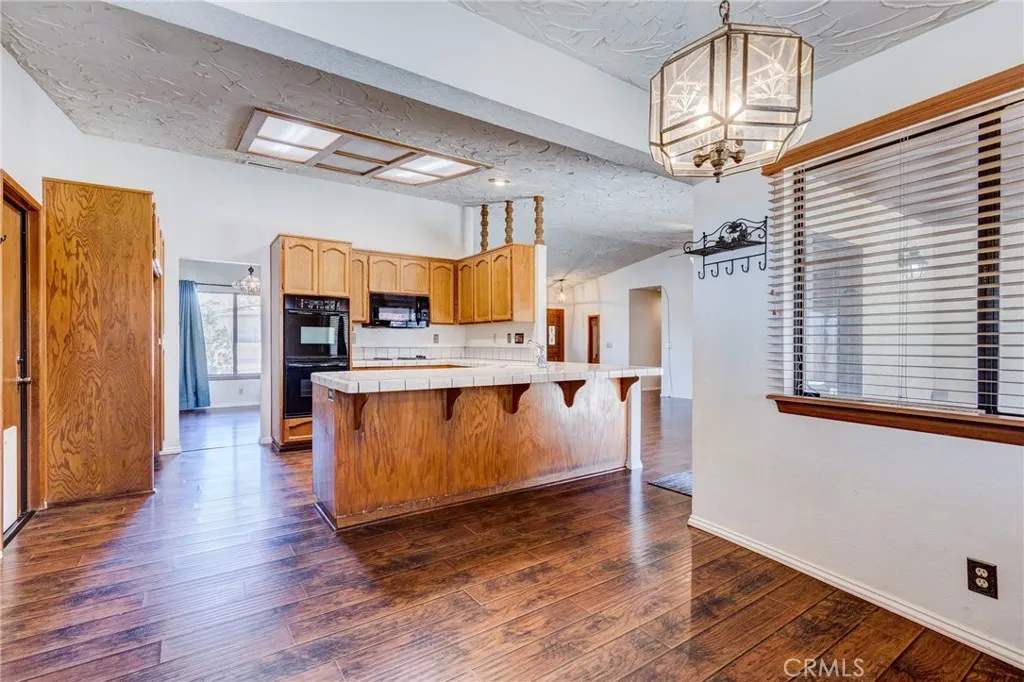 14076 Wawona Road, Apple Valley, California 92307 home-pic-10