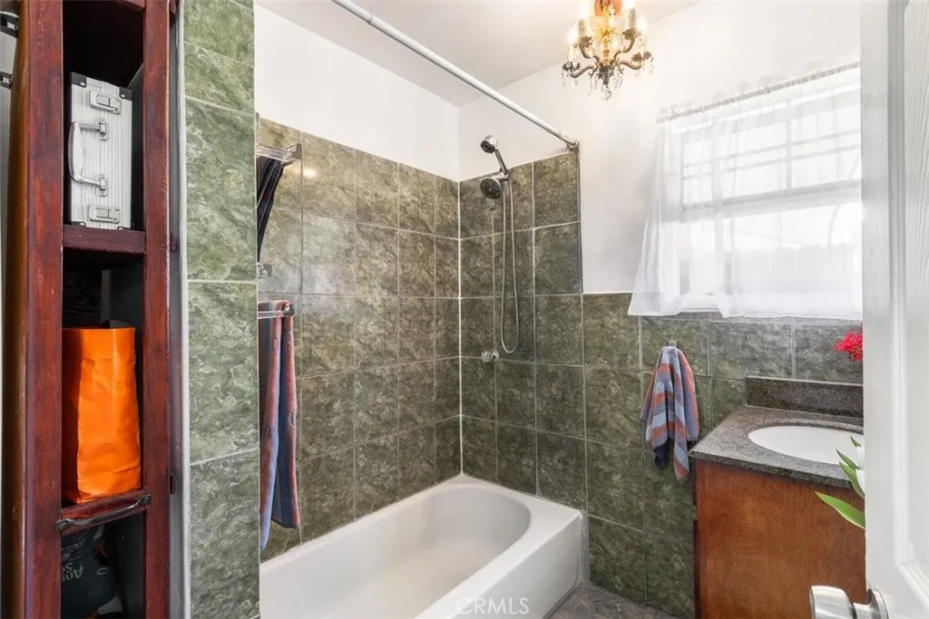 657 W 66th, Los Angeles, California 90044 home-pic-12