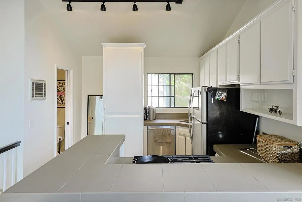 1118 Fresno St 1, San Diego, California 92111 home-pic-12