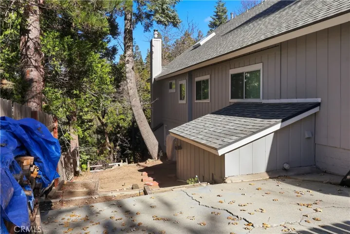 174 Golf Course Road, Lake Arrowhead, California 92352