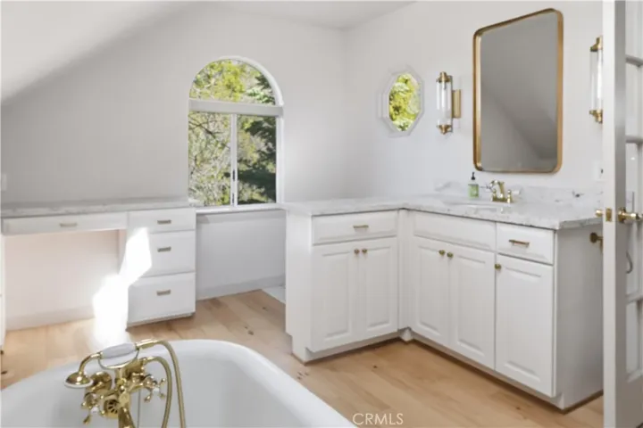 174 Golf Course Road, Lake Arrowhead, California 92352