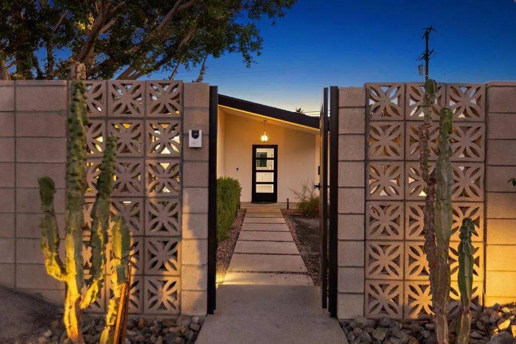 565 W Yorba Road, Palm Springs, California 92262 home-pic-1