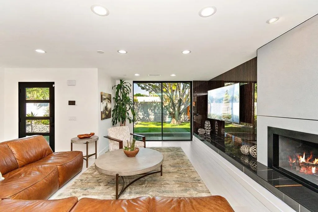 565 W Yorba Road, Palm Springs, California 92262 home-pic-18