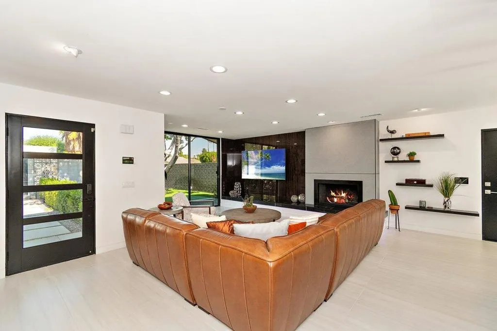 565 W Yorba Road, Palm Springs, California 92262 home-pic-17