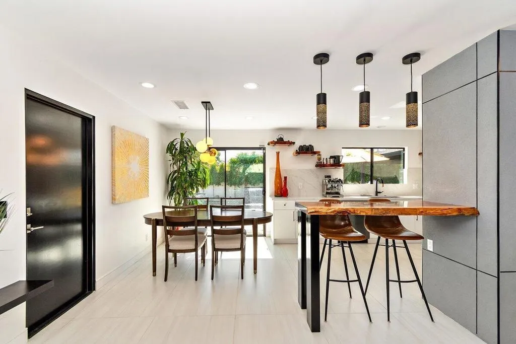 565 W Yorba Road, Palm Springs, California 92262 home-pic-22