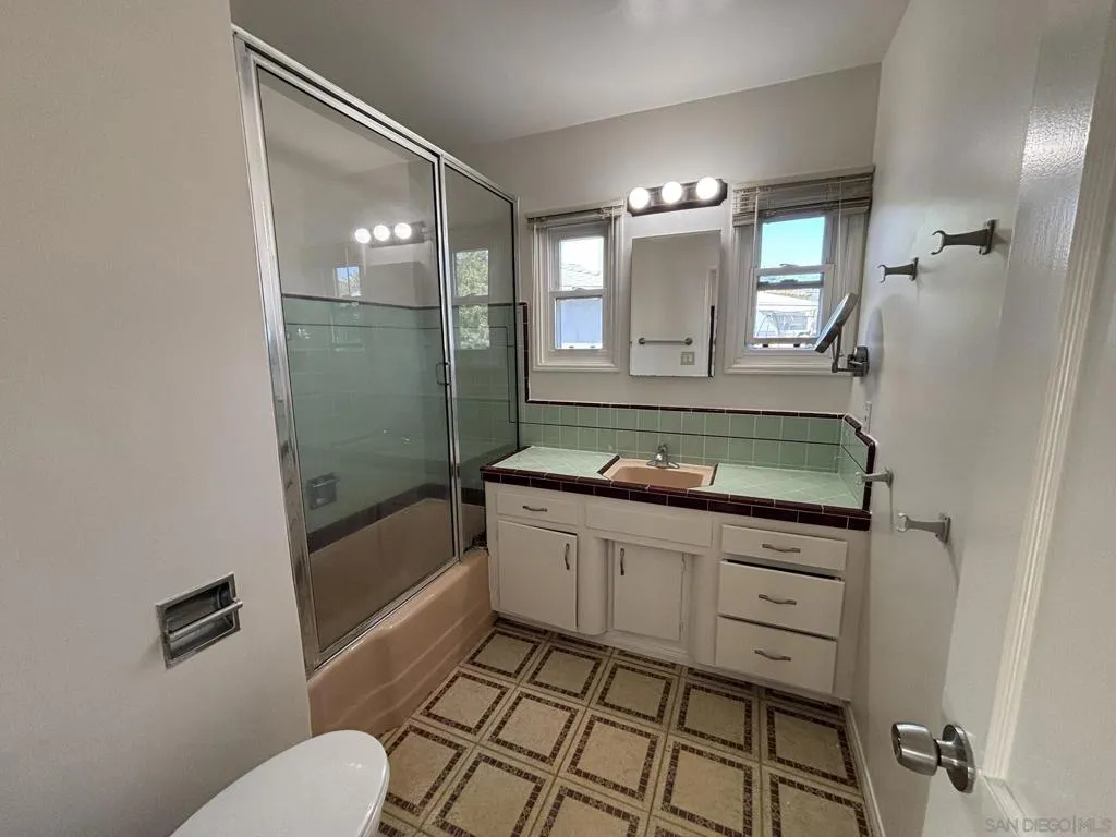 1676 Chatsworth Blvd, San Diego, California 92107 home-pic-15