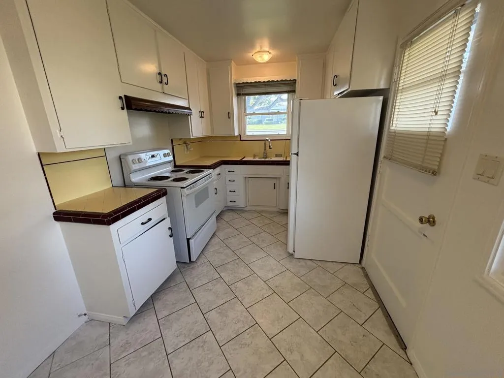 1676 Chatsworth Blvd, San Diego, California 92107 home-pic-12