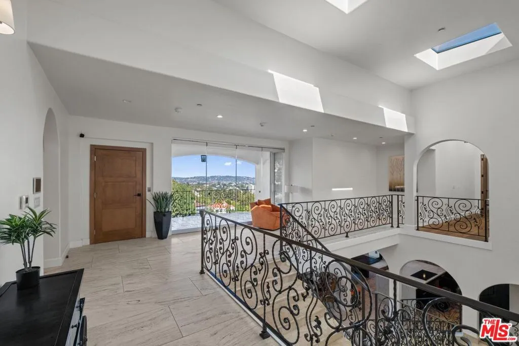 4733 Bonvue Avenue, Los Angeles, California 90027 home-pic-6