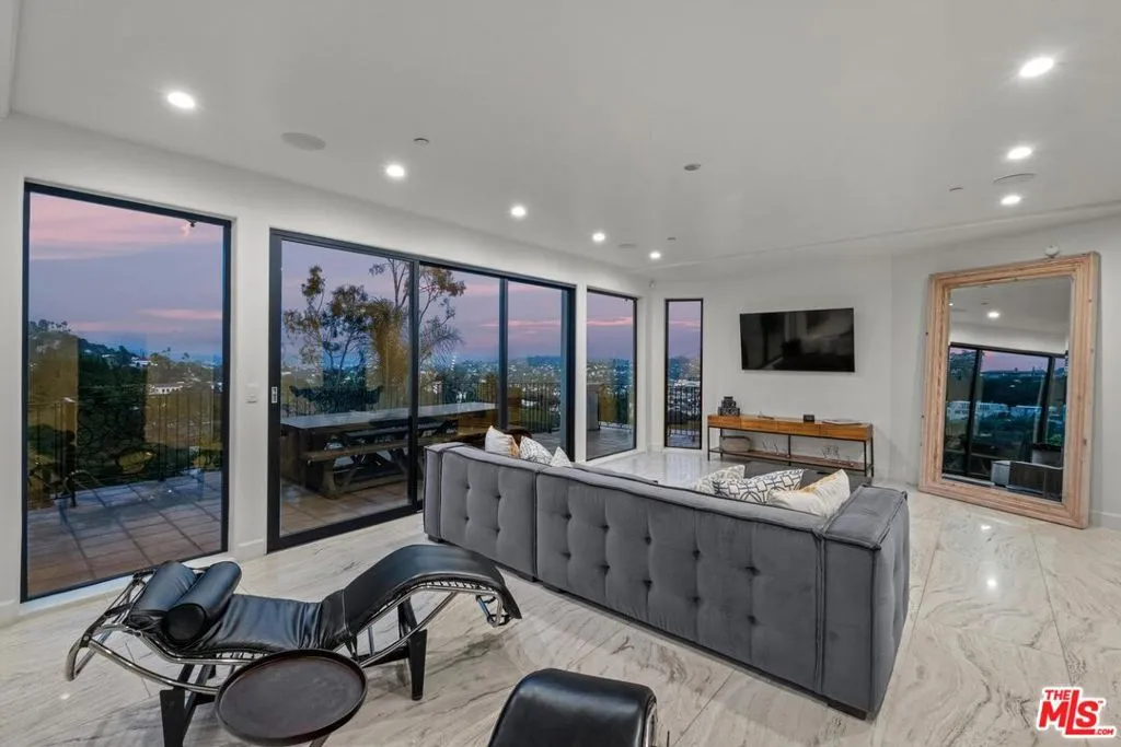 4733 Bonvue Avenue, Los Angeles, California 90027 home-pic-63