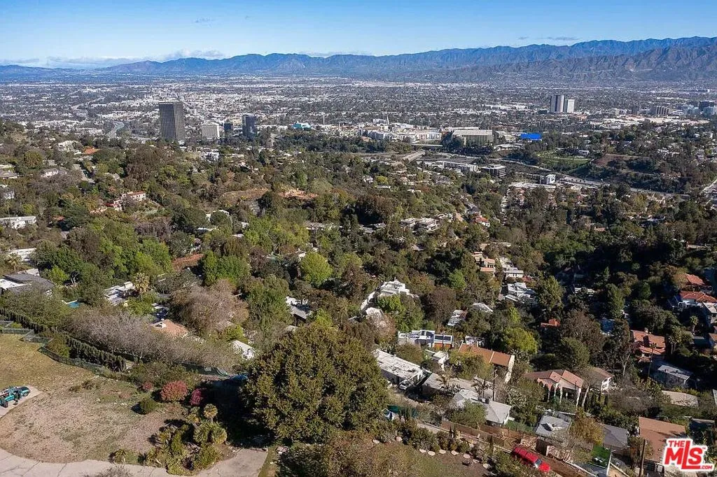 7305 Pyramid Place, Los Angeles, California 90046 home-pic-33