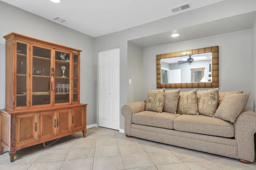 118 Las Lomas, Palm Desert, California 92260 home-pic-14