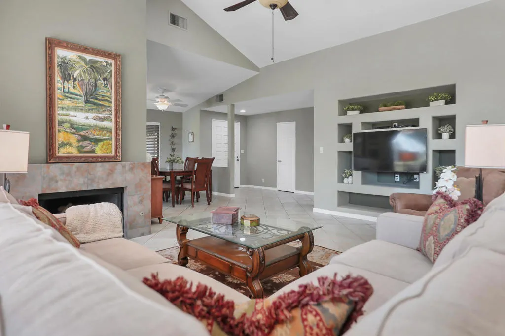 118 Las Lomas, Palm Desert, California 92260 home-pic-7