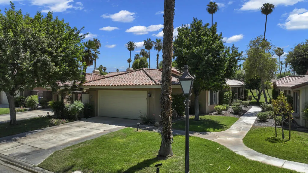 118 Las Lomas, Palm Desert, California 92260 home-pic-2