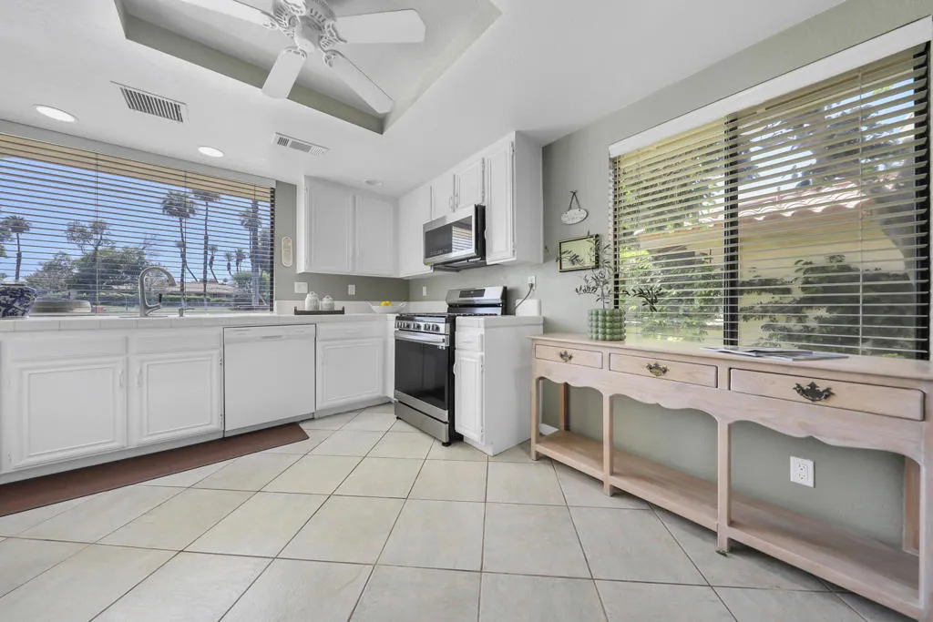 118 Las Lomas, Palm Desert, California 92260 home-pic-11