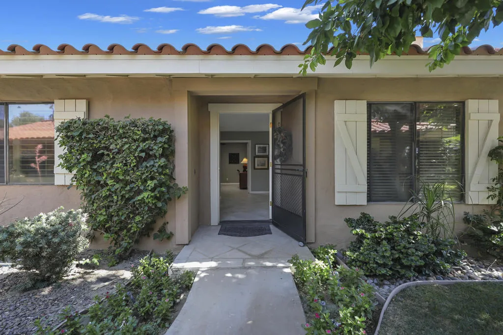 118 Las Lomas, Palm Desert, California 92260 home-pic-3