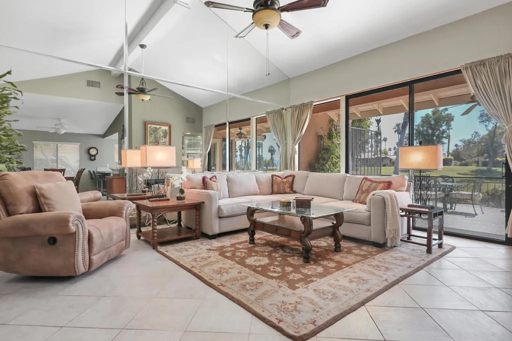 118 Las Lomas, Palm Desert, California 92260 home-pic-4