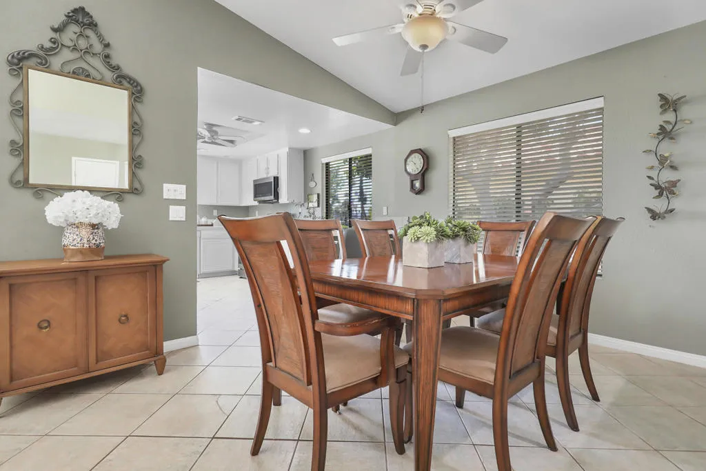 118 Las Lomas, Palm Desert, California 92260 home-pic-13