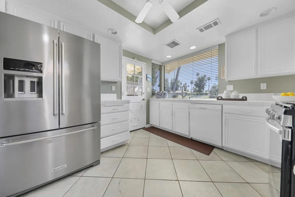 118 Las Lomas, Palm Desert, California 92260 home-pic-10
