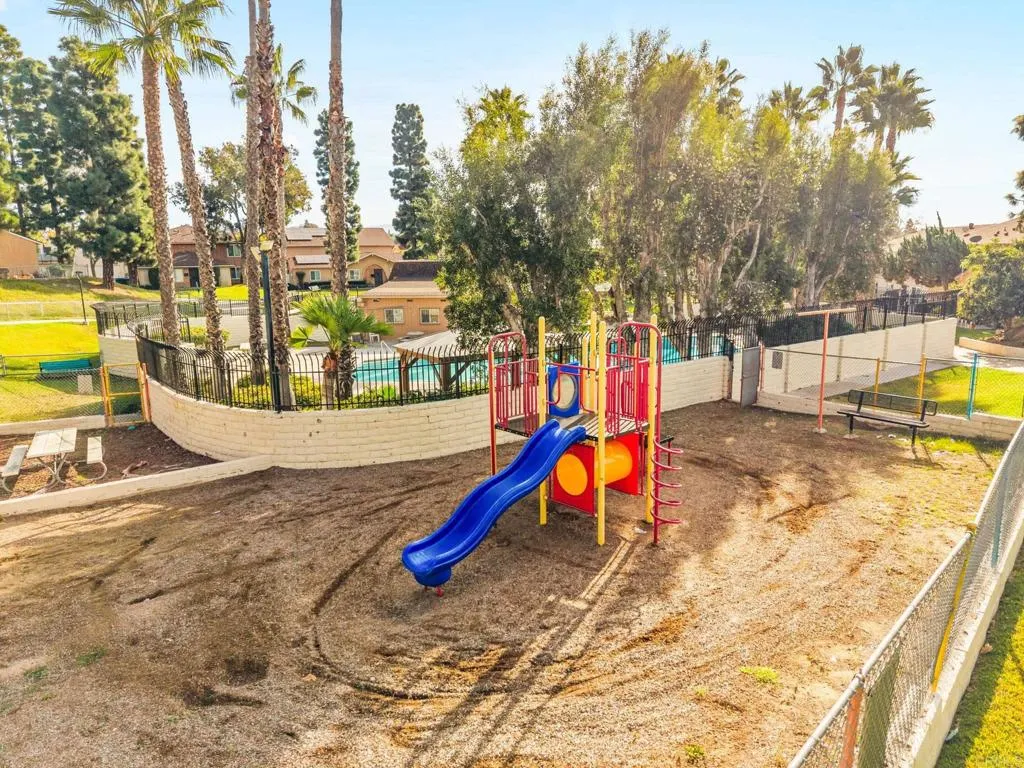 2728 Alta View Dr, Paradise Hills, California 92139 home-pic-39