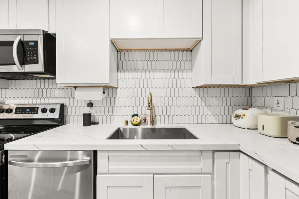 2728 Alta View Dr, Paradise Hills, California 92139 home-pic-18