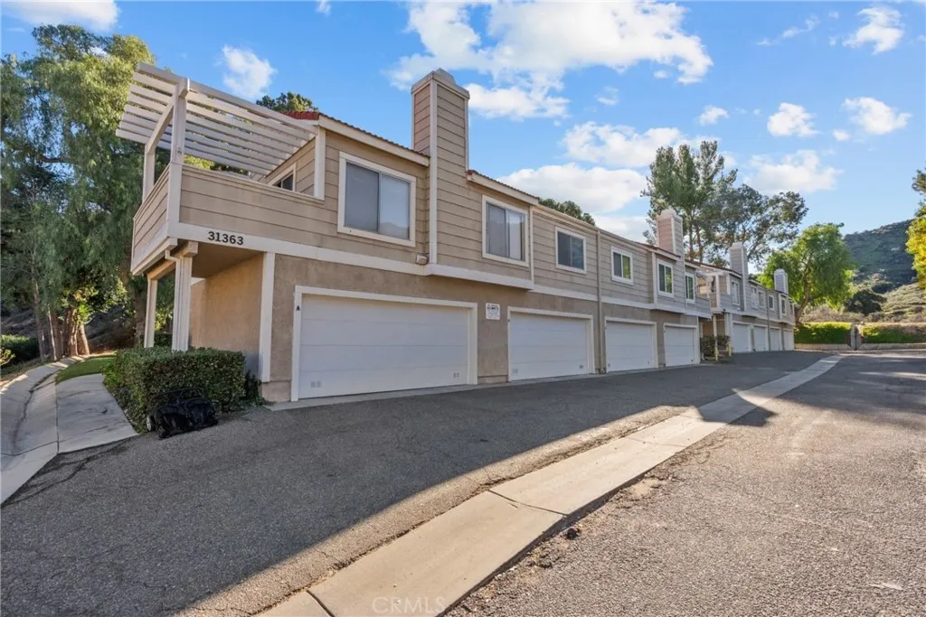 31363 The Old Road, Castaic, California 91384 home-pic-3