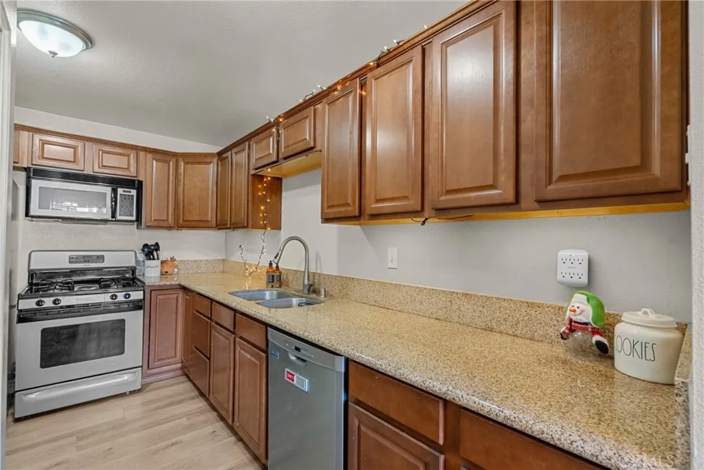 31363 The Old Road, Castaic, California 91384 home-pic-16
