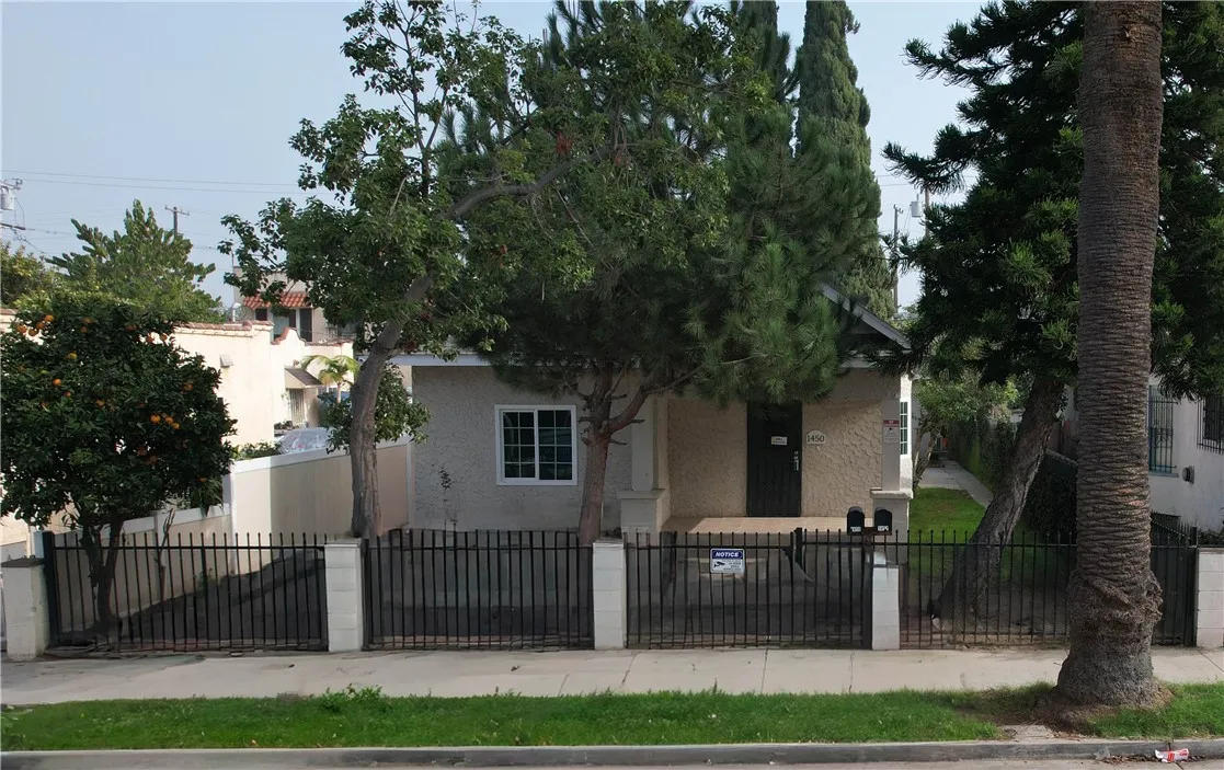1450 Peterson, Long Beach, California 90813 home-pic-3