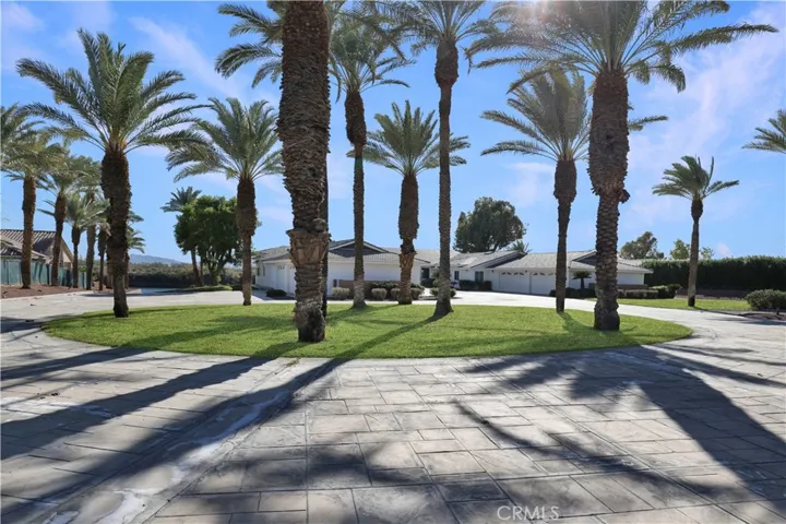 Circular Driveway Easy for Boats