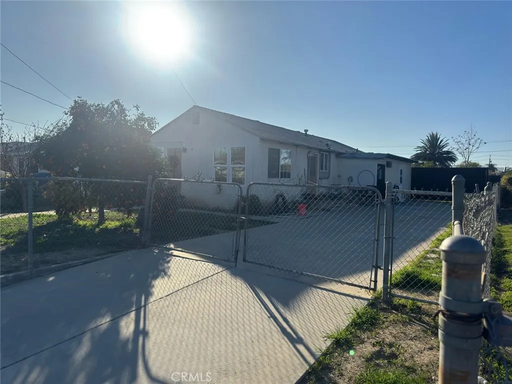 5816 Warren, Riverside, California 92503 home-pic-1
