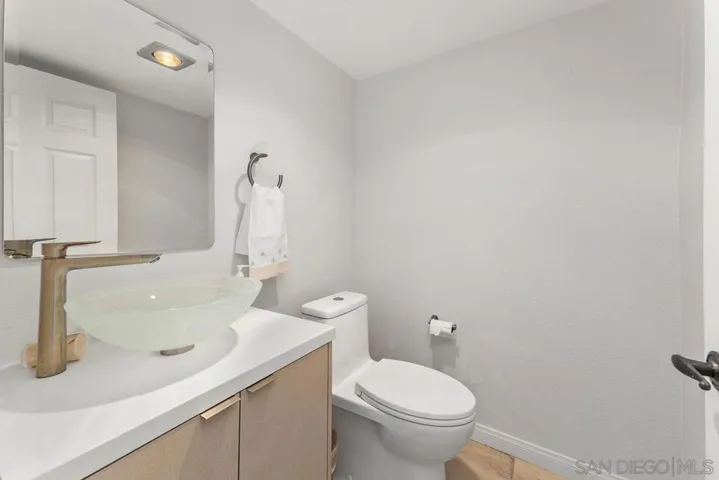 Downstairs 1/2 bath