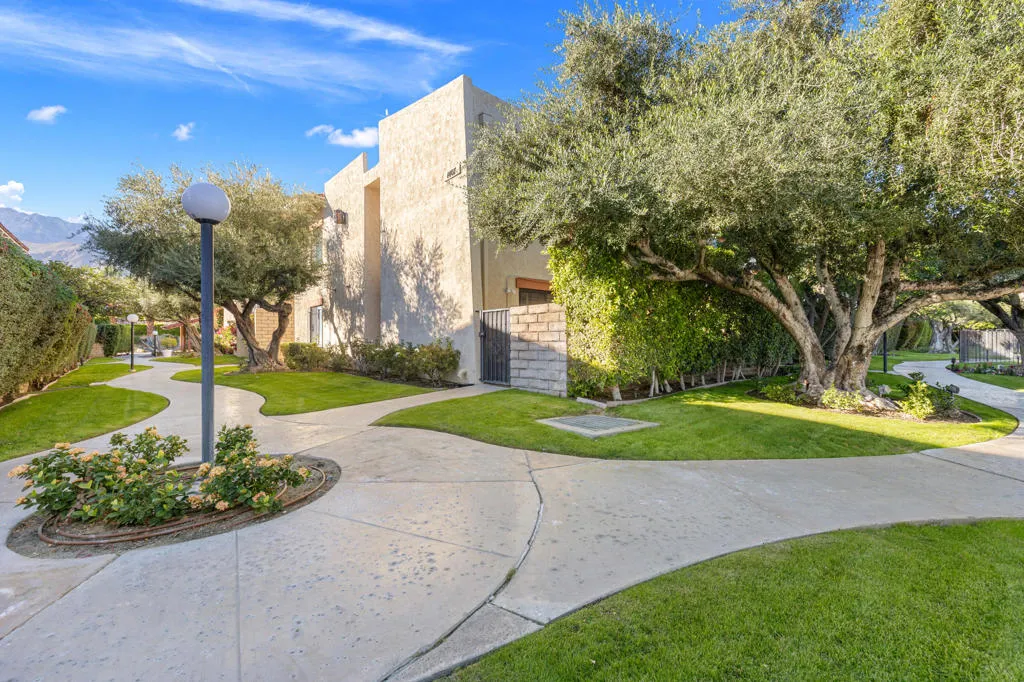 1407 N Sunrise Way 28, Palm Springs, California 92262 home-pic-22