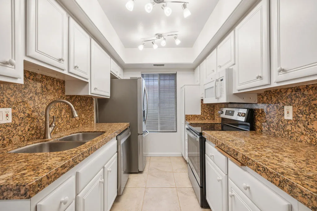 1407 N Sunrise Way 28, Palm Springs, California 92262 home-pic-31