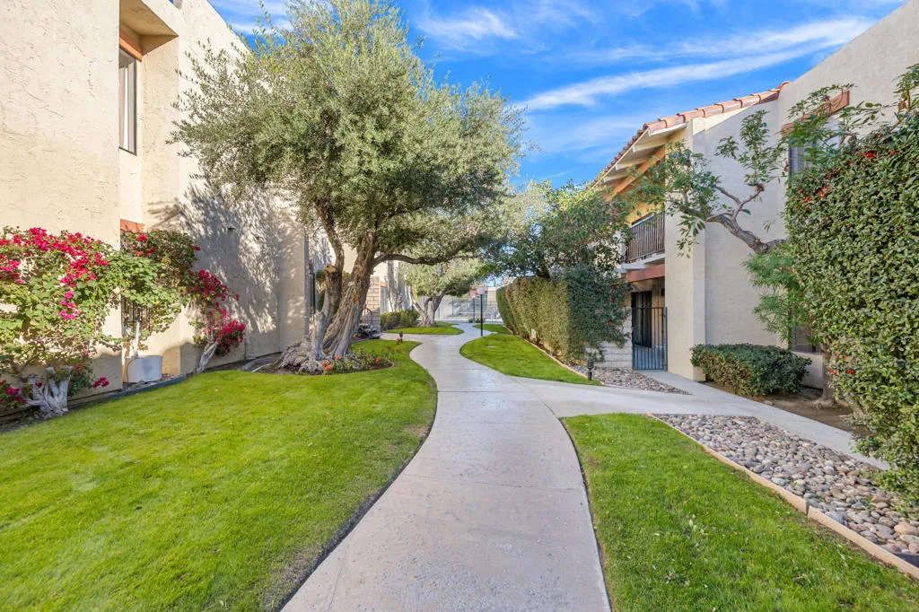 1407 N Sunrise Way 28, Palm Springs, California 92262 home-pic-16